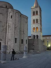 Kirche Sankt Donatus und Römisches Forum in Zada (Foto: Monika Küspert)